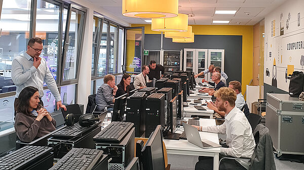 Teilnehmer des Workshops im ComputerLab des inIT
