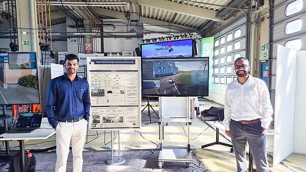 Ramakrishnan Subramanian und Kiran Bhaskar Sajikumar präsentieren ihre Forschungsergebnisse zum ODD-Monitoring an einem Poster- und Demonstrationsstand.