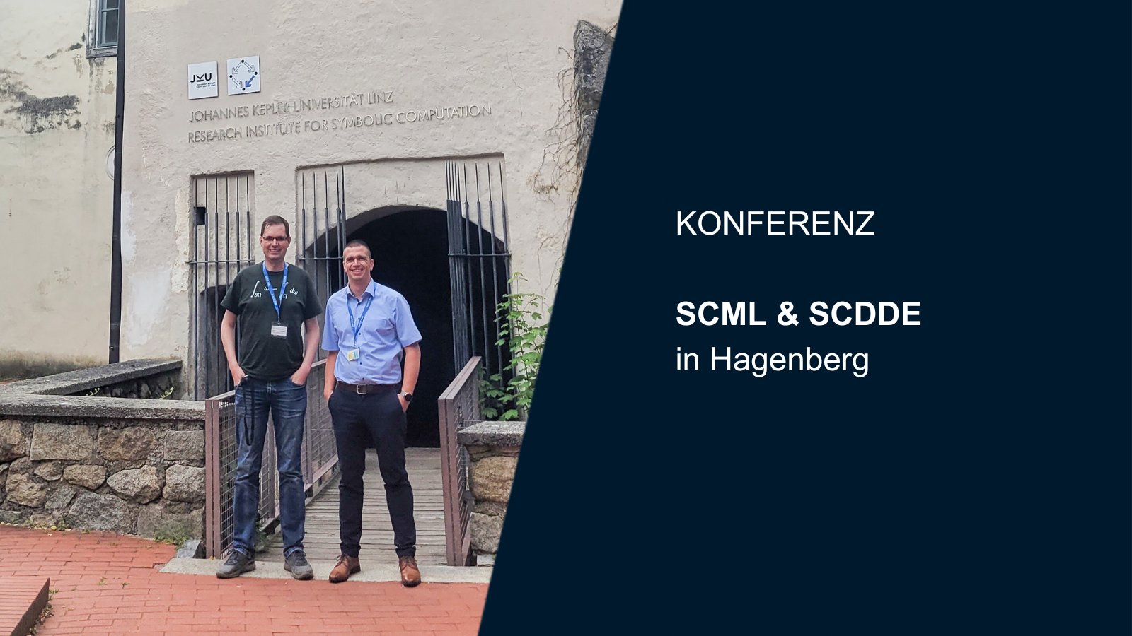 Prof. Dr. Markus Lange-Hegermann und Steffen Fricke stehen vor Schloss Hagenberg in Österreich.
