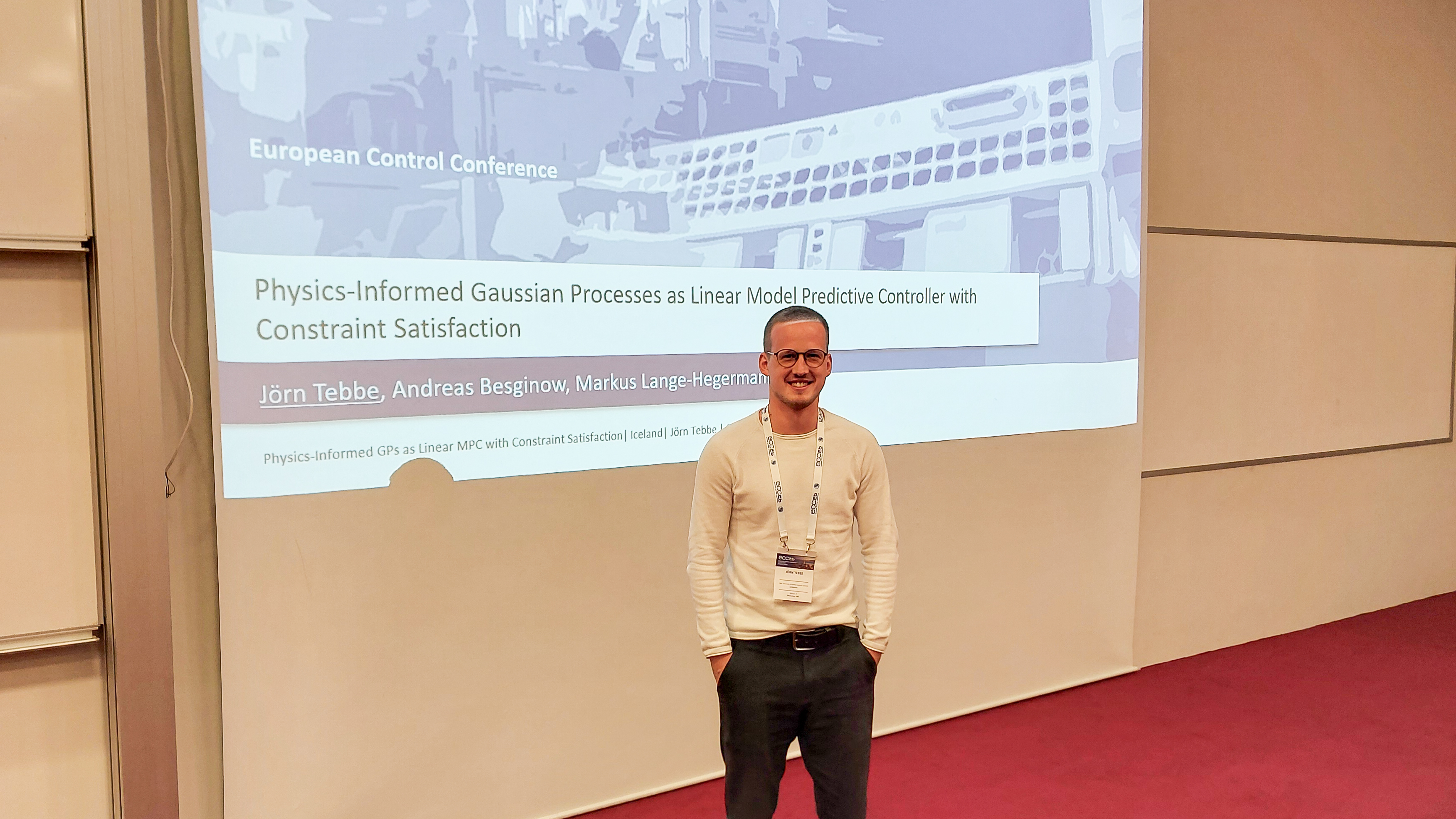 Jörn Tebbe präsentiert seine Arbeit „Physics-Informed Gaussian Processes As Linear Model Predictive Controller with Constraint Satisfaction“ auf der ECC 2026 in Reykjavík.